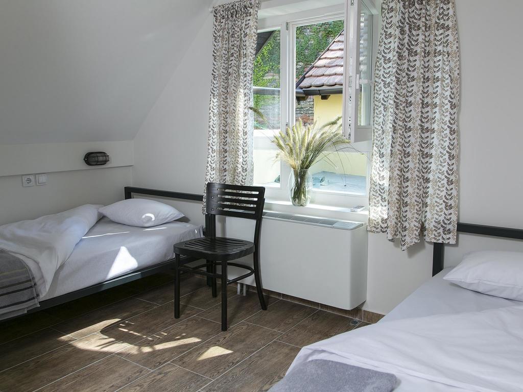 Varad INN Novi Sad Habitación foto